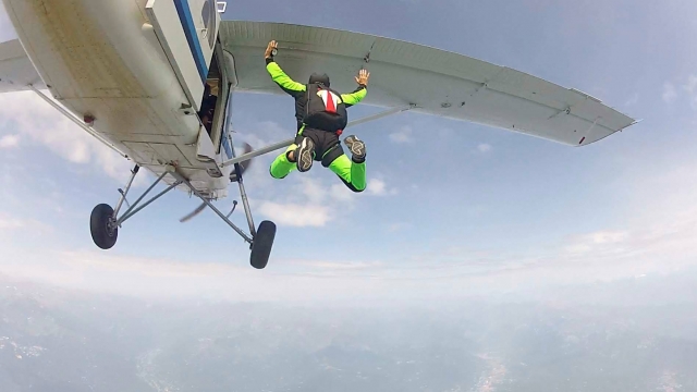 Salto desde el avión 